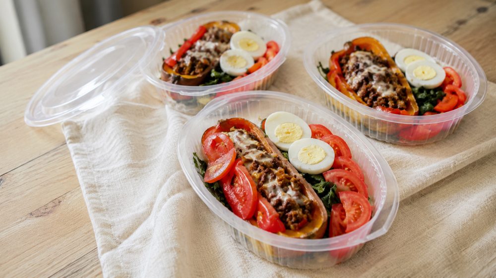 Vianda keto de La Ketona: zapallo relleno con carne, huevo y tomate